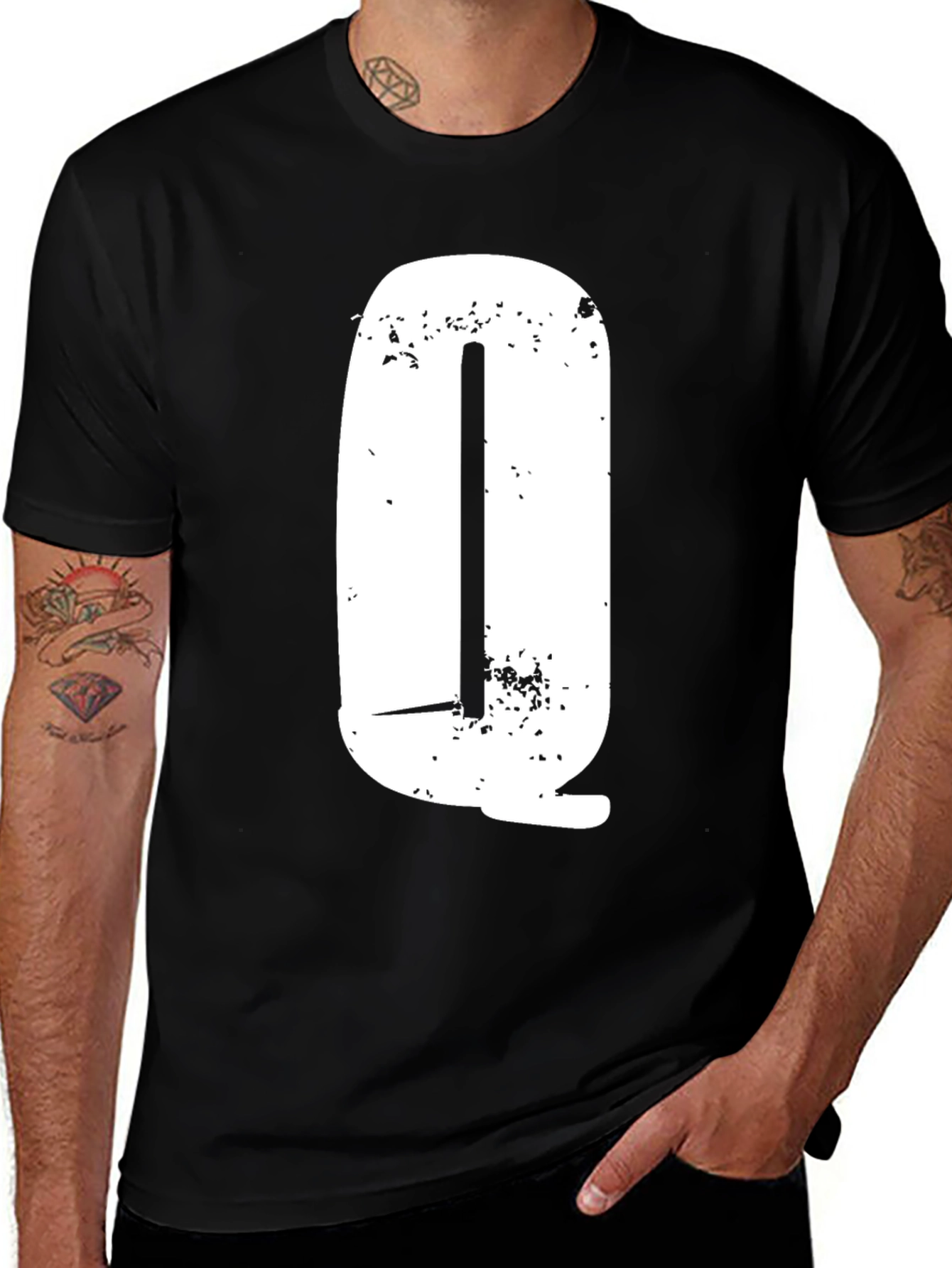 Distressed Letter Q Graphic T-Shirt