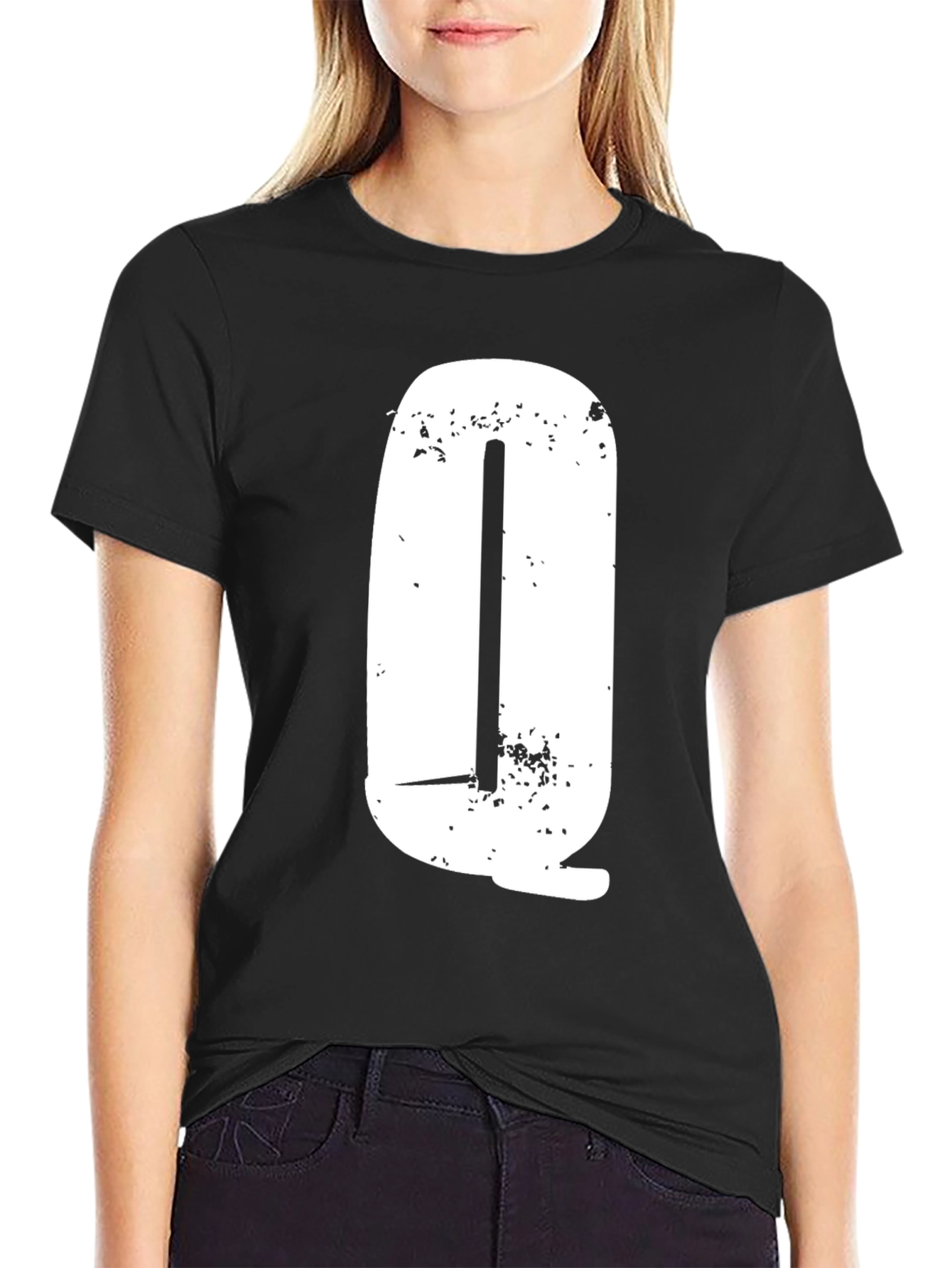 Distressed Letter Q Graphic T-Shirt